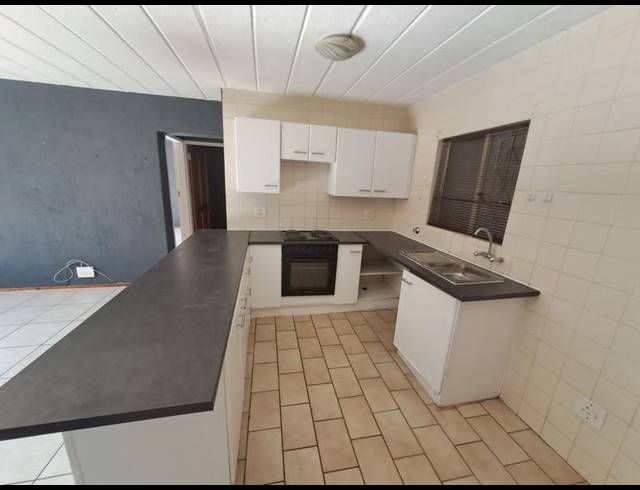 2 BEDROOM APARTMENT FOR SALE IN HELDERKRUIN